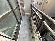バルコニーが付いていますので一息ついてみてはいかがですか。