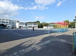 [周辺] 小学校 1000m 横浜市立竹山小学校(昭和46年創立。横浜市立竹山小学校まで歩道が整備されており、通学経路も安心です！)