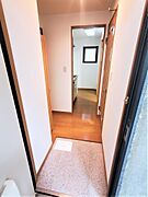 玄関から見たお部屋