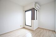 バルコニーは東向きです。