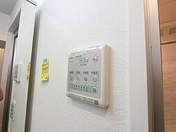[設備] 浴室換気暖房乾燥機のスイッチパネル。　雨の日や夜間にお洗濯される際に便利です。