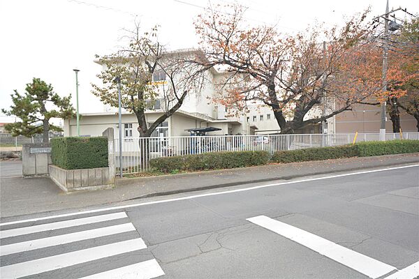 画像5:広沢中学校(370m)