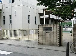 [周辺] 川崎市立桜本中学校まで1400m、3年生を中心として全校生徒が一つになって、学習や行事そして部活動などに元気に取り組んでいます。