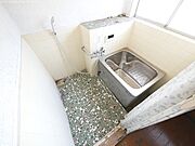 窓が大きいので電気をつけなくても明るいです♪