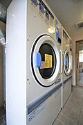 建物内にコインランドリーが設置されています。