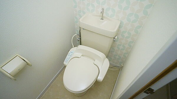 画像8:シャワー付きトイレ