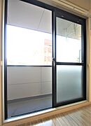窓は大きく採光が取れます。