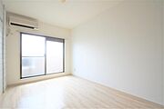 明るい印象のお部屋になっております。経済的な都市ガスで光熱費を抑えられます。