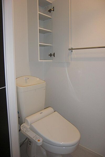 画像17:ウォシュレットトイレ。