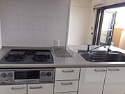 ディズポーザーと浄水器を備えたシステムキッチン。