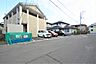 周辺：マンション東側・道路