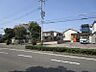 その他：松虫通に面しています。前面道路は歩道付きの公道広々約２５ｍです。