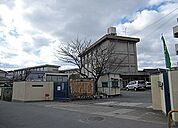 寝屋川市立点野小学校まで376m