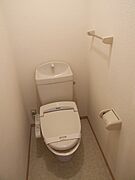 ウォシュレット付きのトイレ