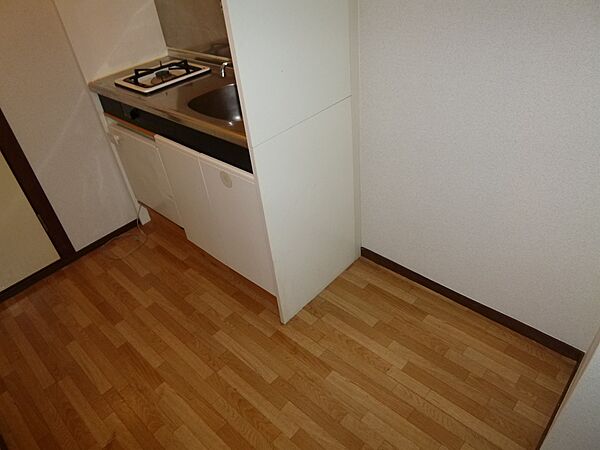画像11:キッチン横に冷蔵庫を置くスペースもあります♪