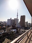室内からスカイツリーが見えます