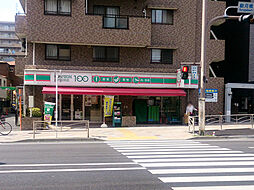 [周辺] ローソンストア100横浜吉野町店まで382m、便利な100円ショップ形態のコンビニ。食品も揃っていて便利です。