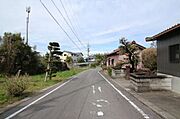 前面道路　北側　約4.0ｍ前面道路は交通量が少なく、運転や駐車が苦手な方も安心できる環境です！！