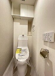 [トイレ] 新規内装リフォームで快適な温水洗浄便座に交換済です。