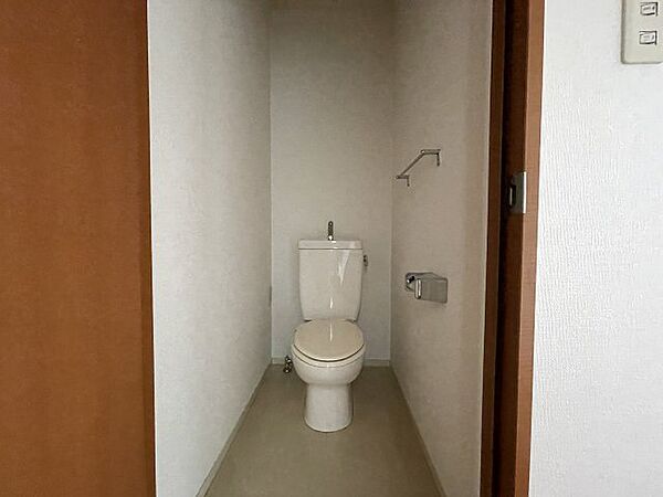 東京都北区志茂 賃貸マンション 1階 トイレ