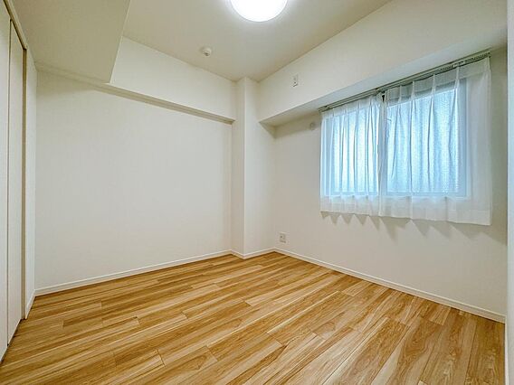 北西側洋室です...