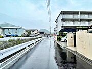 上物があります（木造瓦葺2階建、143.62平米、築年不詳。物置、木造スレート葺平屋建、11.57平米。）