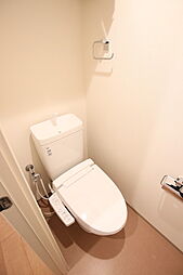 [トイレ] ◇温水洗浄機能付きトイレ◇　※他号室参考写真