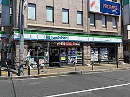 [周辺] ファミリーマート足立綾瀬西口店 徒歩3分。 200m