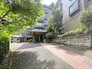 箱根登山鉄道「宮ノ下」下車　徒歩約14分。道中は細く、長く、少々急坂を登ります。