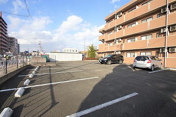 画像26:敷地内駐車場、空き状況要確認