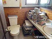 ■2階トイレ：ゆとりのあるトイレは手洗い器が別にあるので便利です！