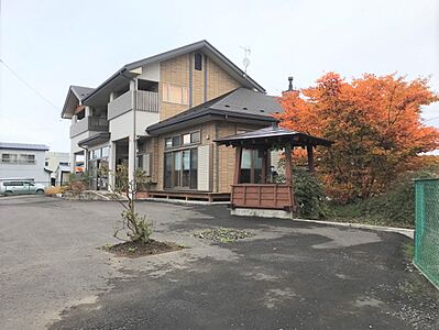 外観：平成26年築、ゆとりと、使いやすい設計・施工の注文住宅です。事務所・店舗兼として利用可能です。