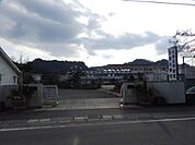 [吉田北中学校]校訓自主・向学・協同教育目標地域とともに輝く学校 豊かな人間性と確かな学力、健やかな体を備え、夢を創り、夢を持ち、未来を切り拓く生徒を育成する。 300m