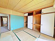 造り付け収納だと余分な家具を置かなくて良いので、すっきりして広く使えます。