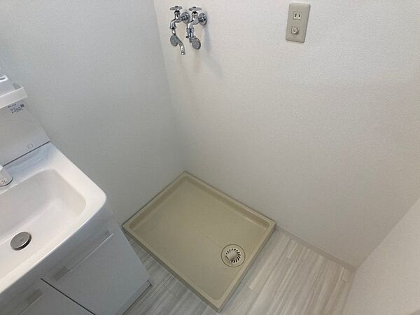 画像24:脱衣所には洗濯パンがあります。万一の水漏れにも安心。