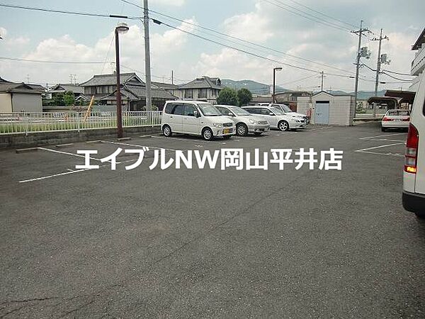 画像17:駐車場