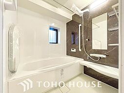 [風呂] 快適且つ清潔な空間を演出した浴室は一日の疲れを和らげ、心も体もオフになる時間を楽しむことが可能です。