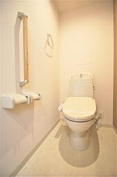 トイレは温水洗浄機能付きです。