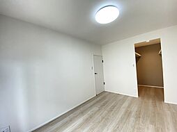 [内装] 白い壁に木目調の床。ナチュラルで明るいリビングはどんなインテリアも華やぐ理想を叶えやすい空間です。