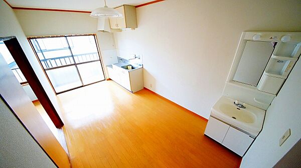 平成コーポ 2階 | 千葉県八街市文違 賃貸マンション 居間