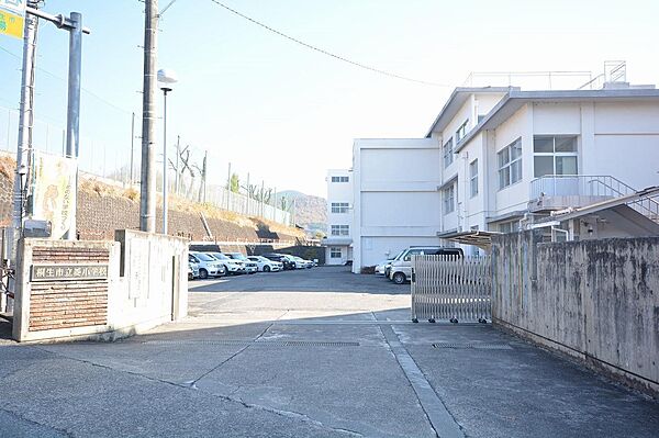 画像3:菱小学校(450m)