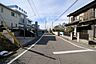 外観：前面道路は約7ｍで、広々としています！！お子様とのお散歩の際も、安心して手を繋いで歩くことができますね♪
