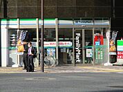コンビニエンスストアファミリーマート 神田司町店まで89ｍ
