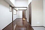 2Kなので洋室が2つ。使い分け出来る広目の間取りです。