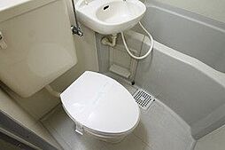 [トイレ] 掃除のしやすい3点ユニットです。