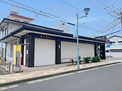 鹿児島銀行　西伊敷支店・窓口9:00～15:00・ATM8:00～21:00・車椅子、スロープ有り・駐車場有り 350m