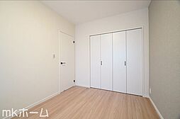 [寝室] 各居室に大型のクローゼットを設置！豊富な収納があることで広い居住スペースを確保することができます！