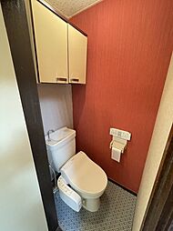[トイレ] アクセントクロスが特徴のお洒落なトイレです！