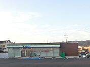 ファミリーマート和歌山楠見中店まで760m