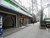 コンビニエンスストアファミリーマート日本橋本町三丁目店まで192ｍ